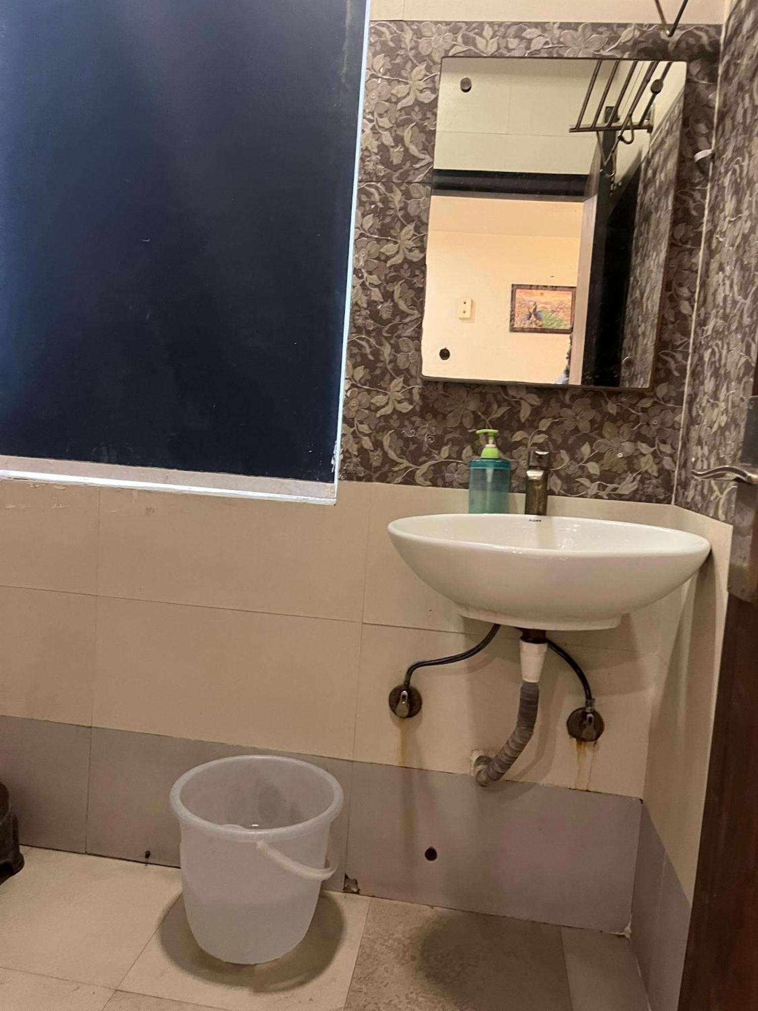 Blu Bell - Near Saket Metro * New Delhi