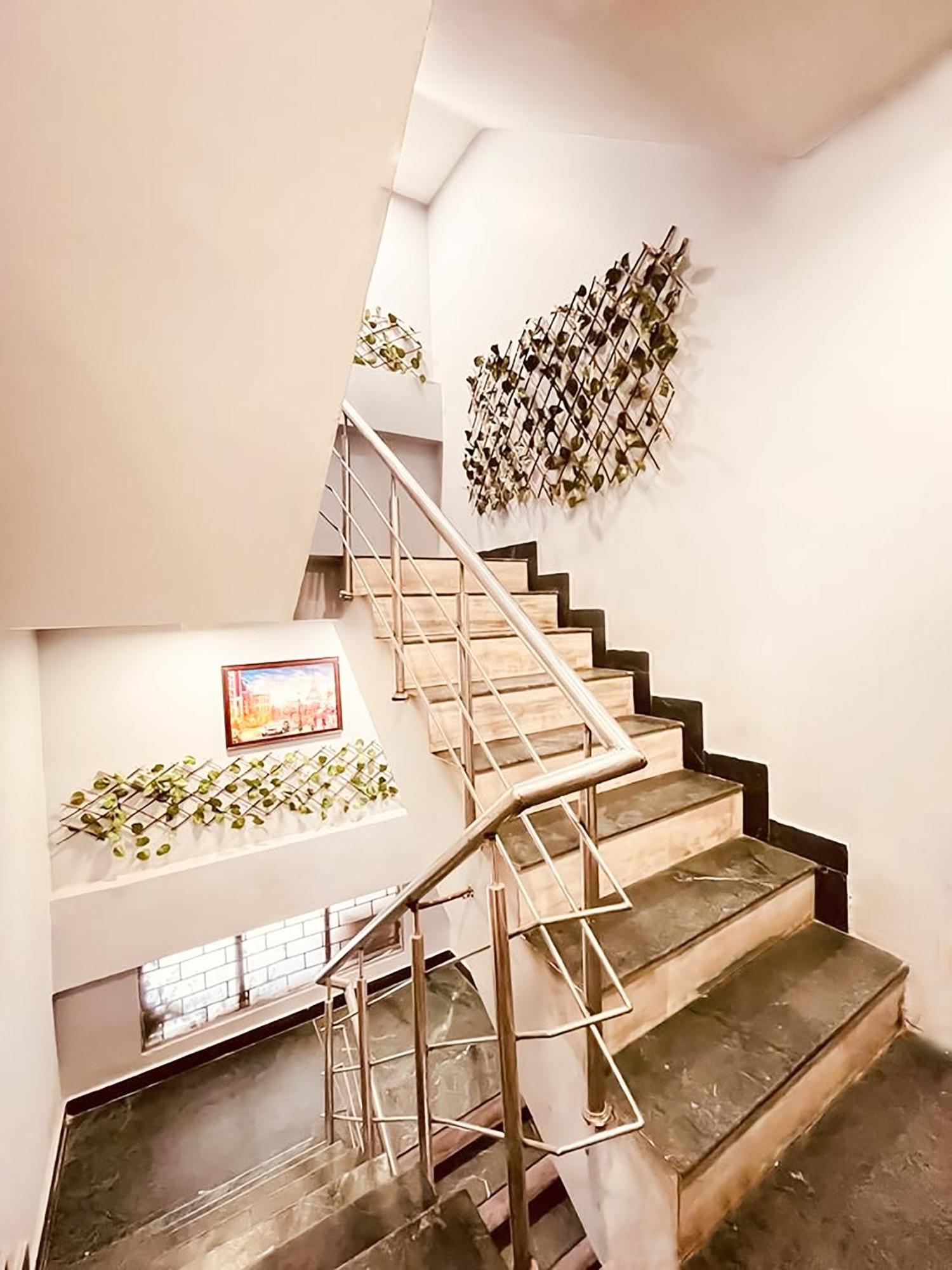Blu Bell - Near Saket Metro * New Delhi