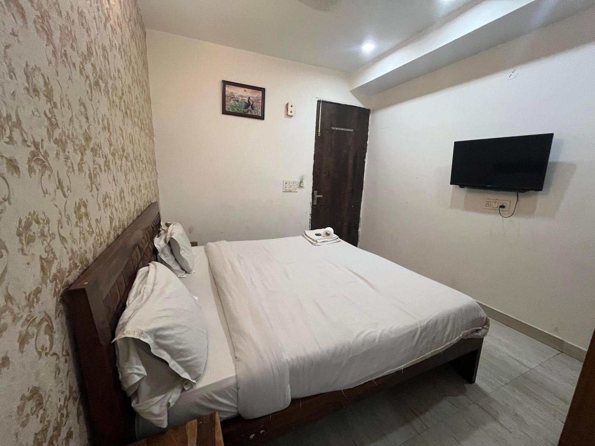 Couette-café Blu Bell - Near Saket Metro *