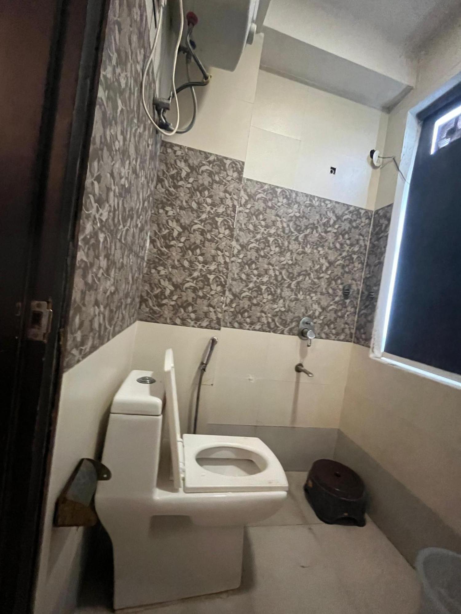Blu Bell - Near Saket Metro Couette-café *