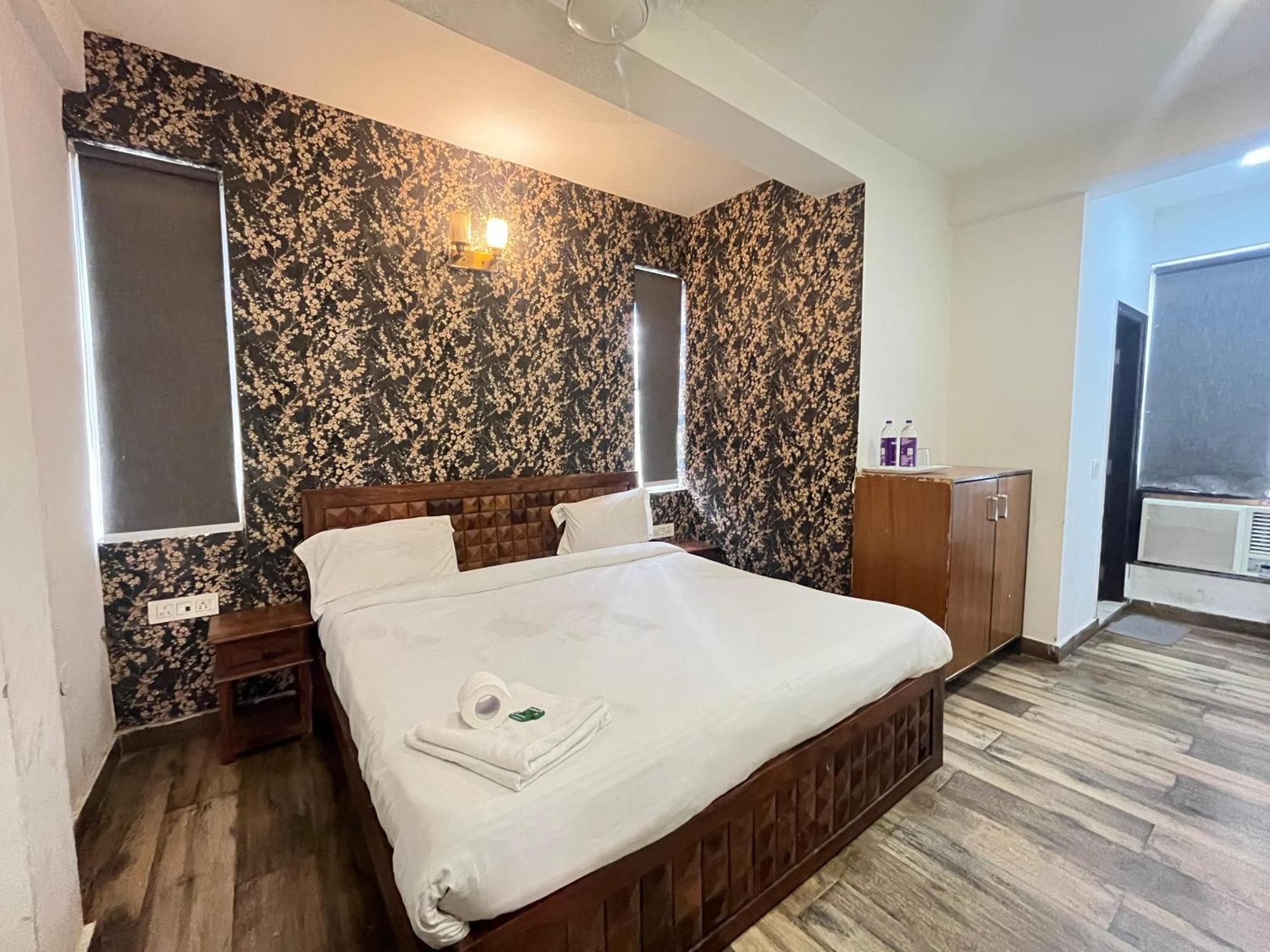 Couette-café Blu Bell - Near Saket Metro *